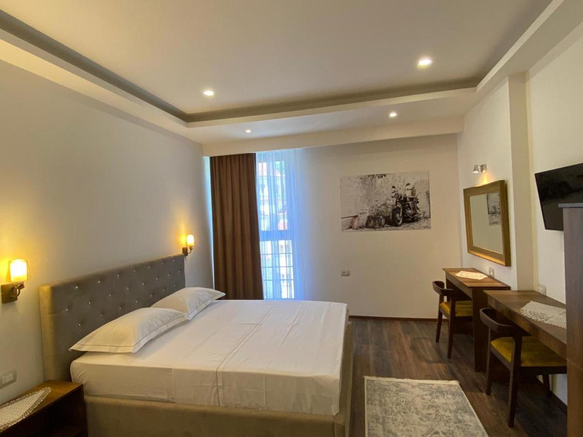 Hotel Republika Berat Extérieur photo