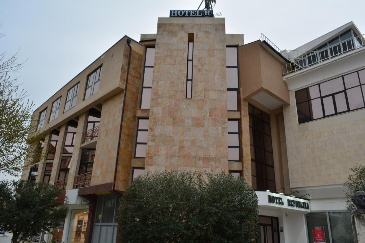 Hotel Republika Berat Extérieur photo