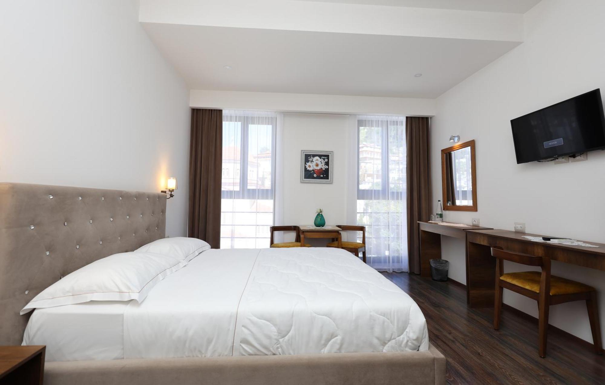 Hotel Republika Berat Extérieur photo
