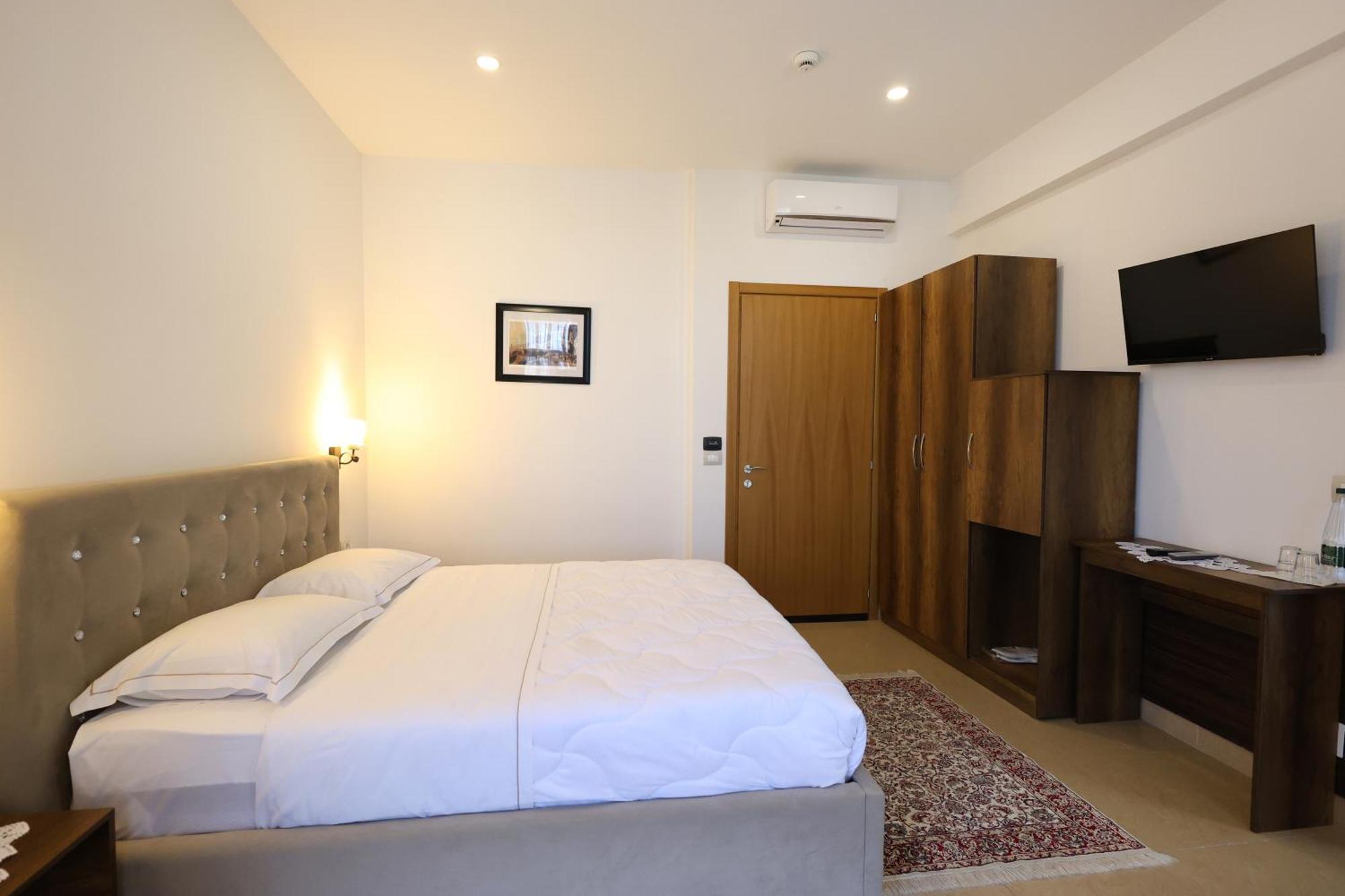 Hotel Republika Berat Extérieur photo