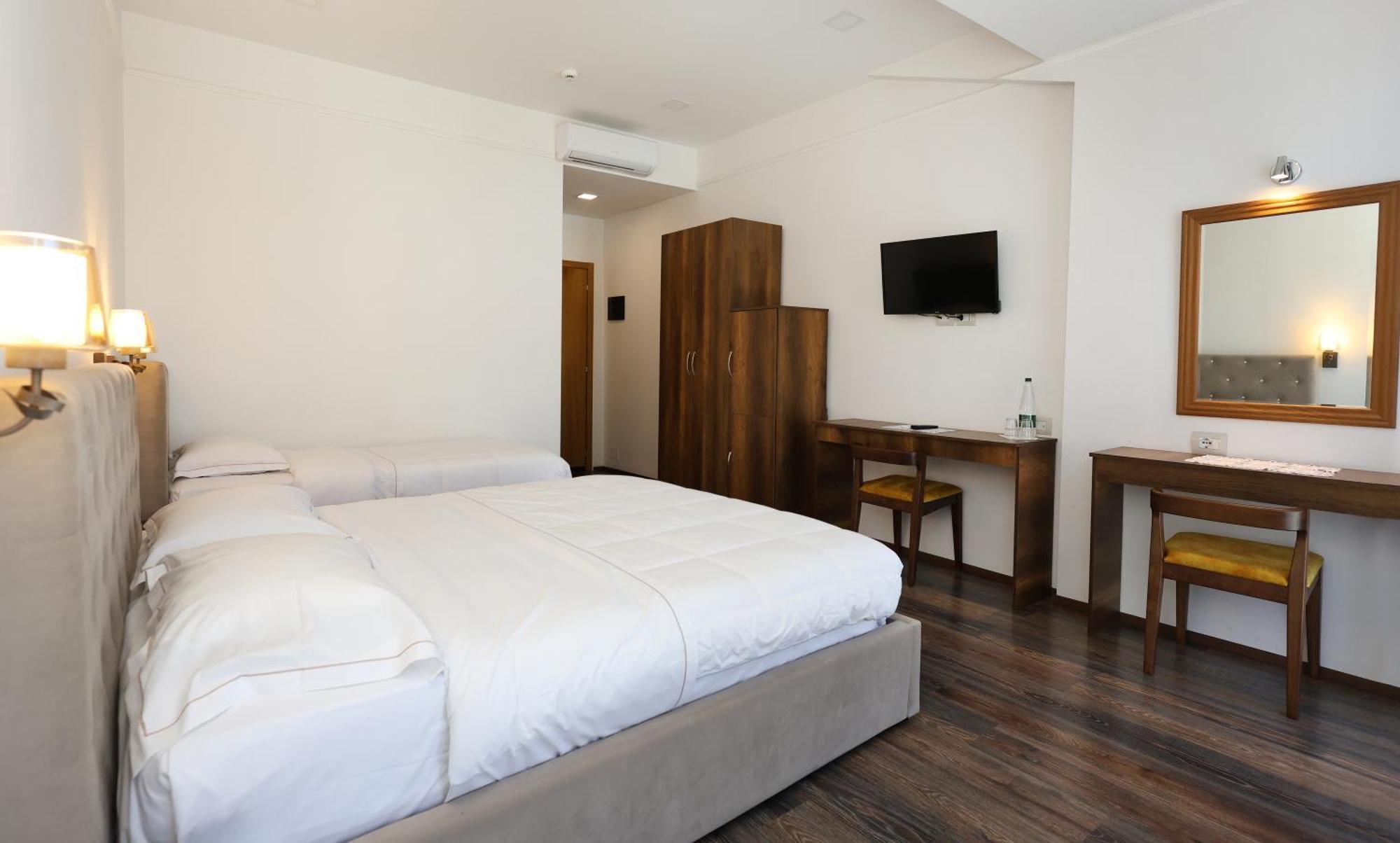 Hotel Republika Berat Extérieur photo