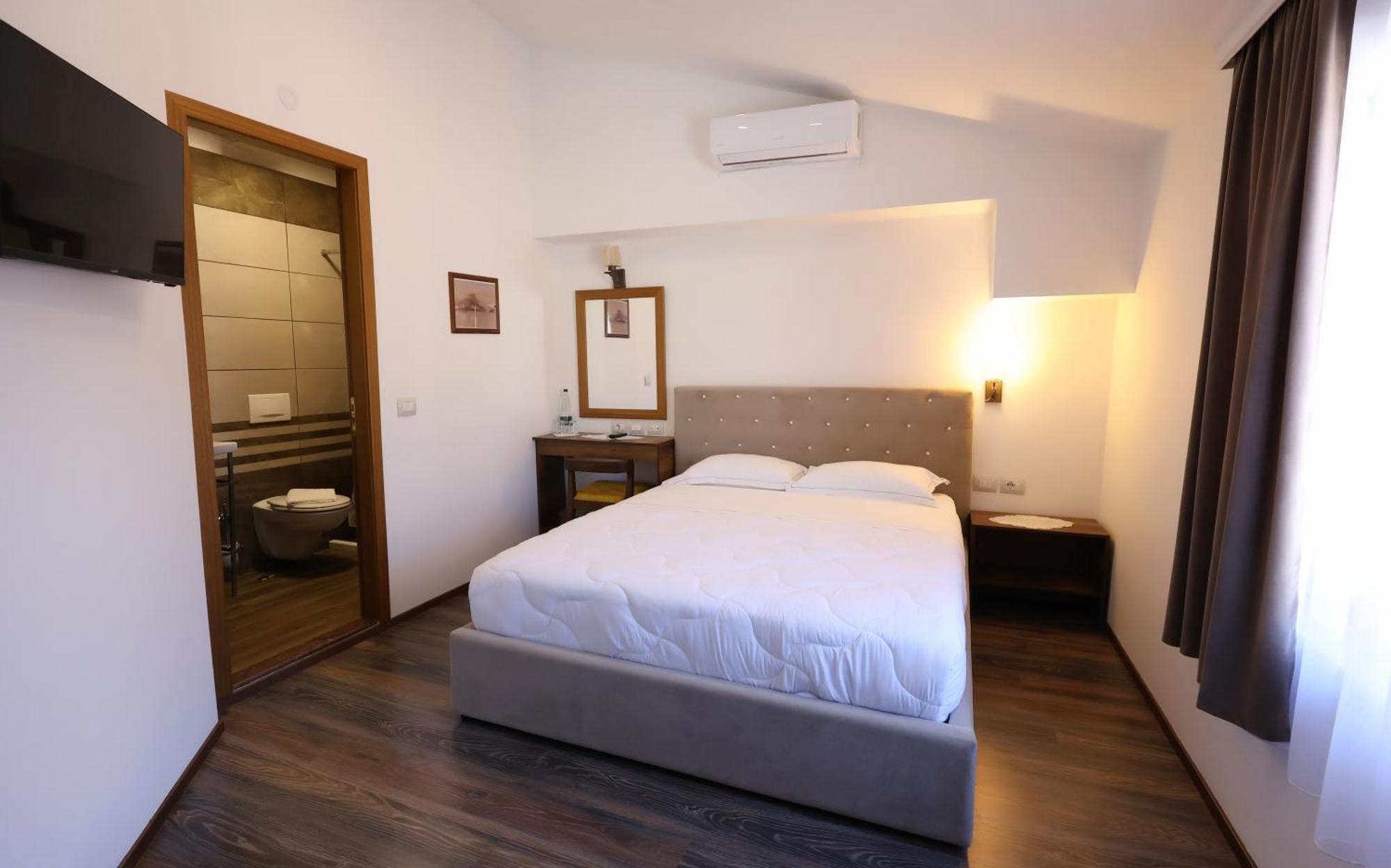 Hotel Republika Berat Extérieur photo