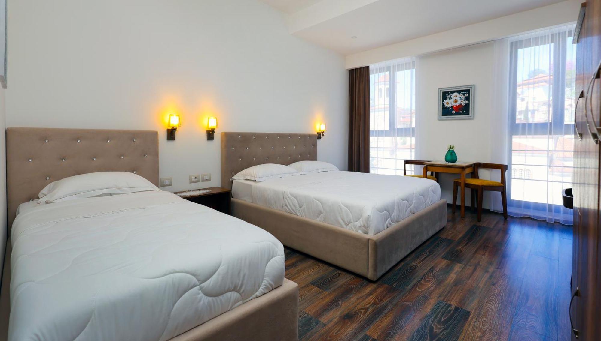 Hotel Republika Berat Extérieur photo