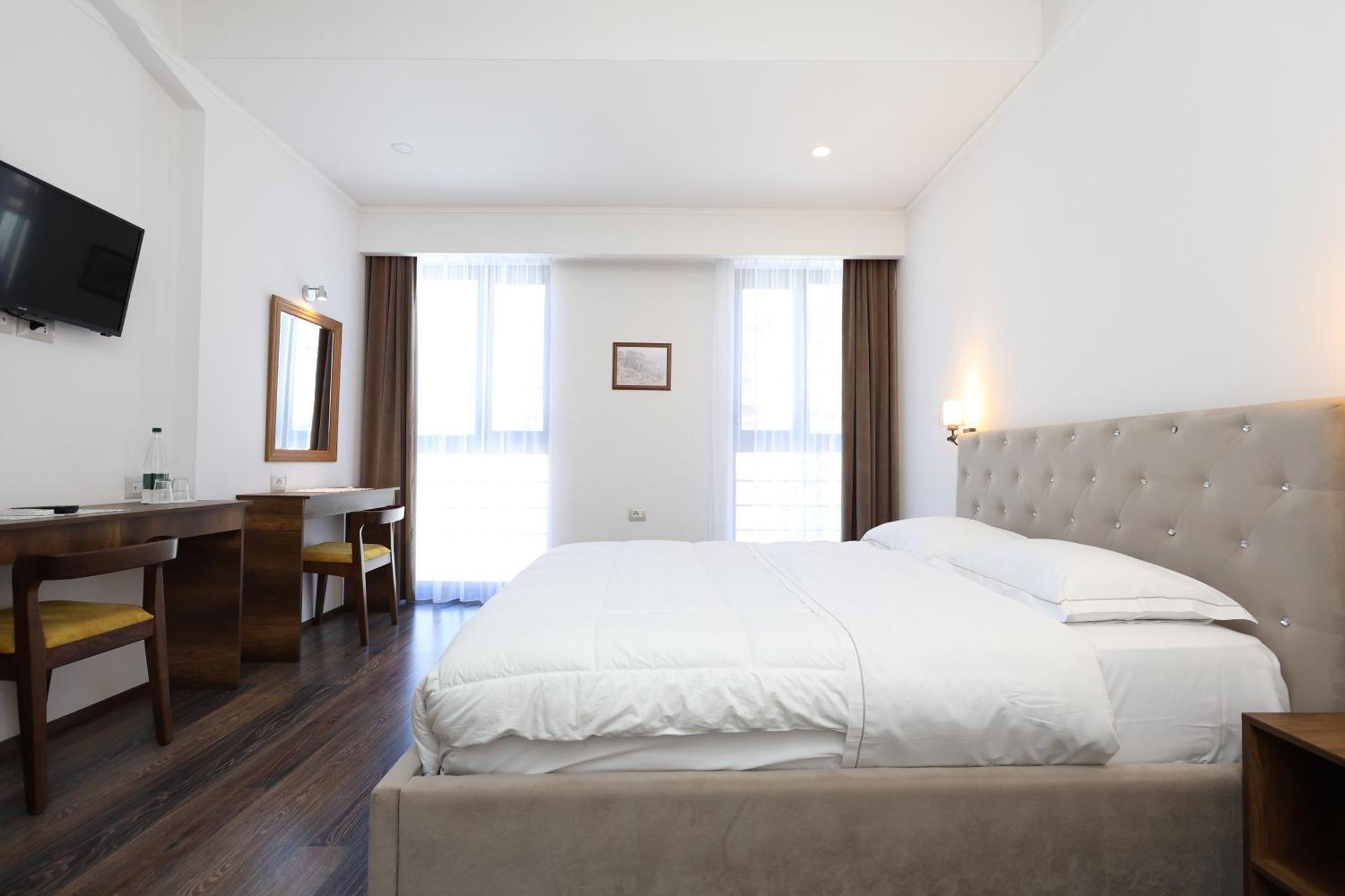 Hotel Republika Berat Extérieur photo