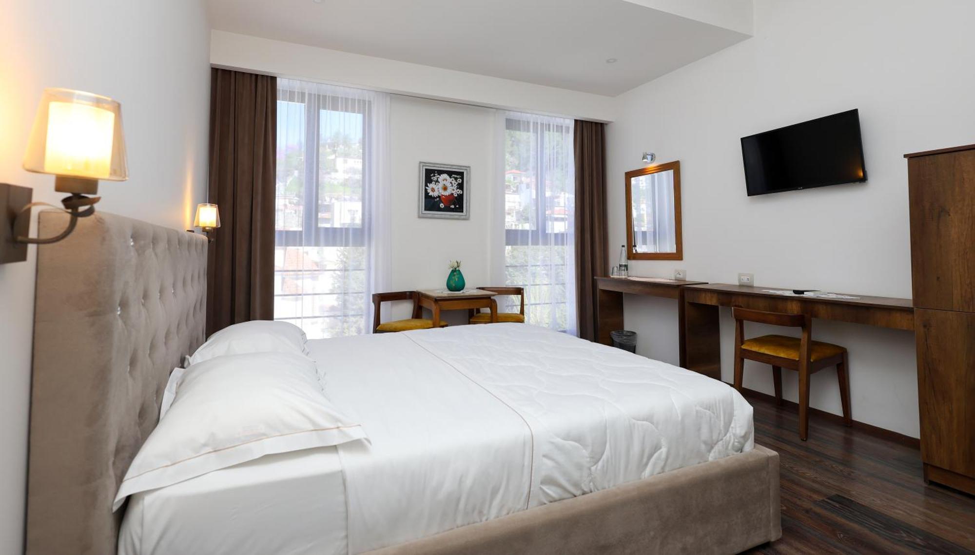 Hotel Republika Berat Extérieur photo