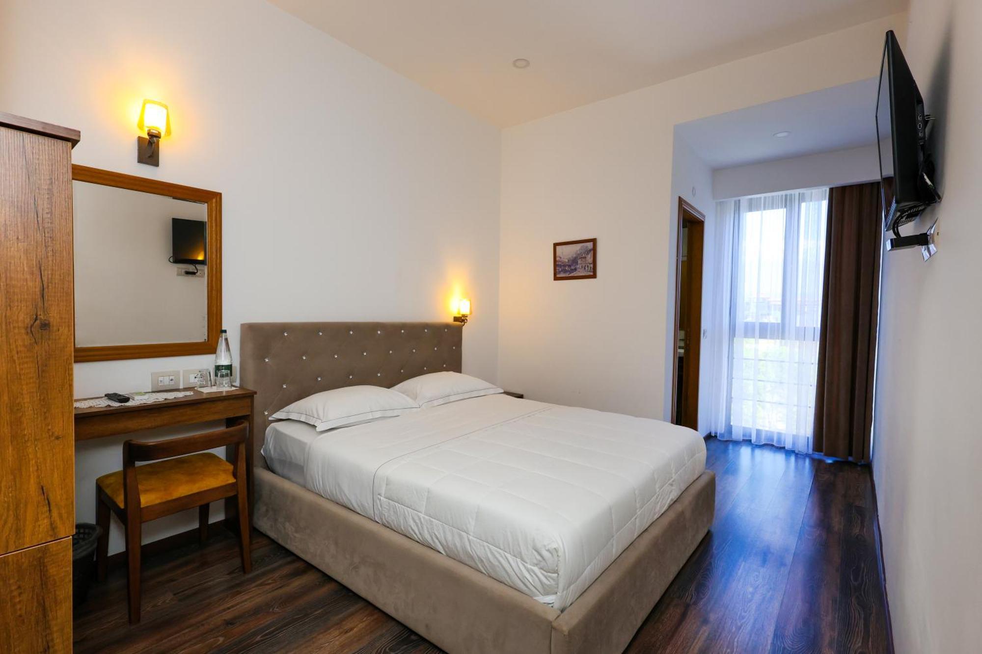 Hotel Republika Berat Extérieur photo