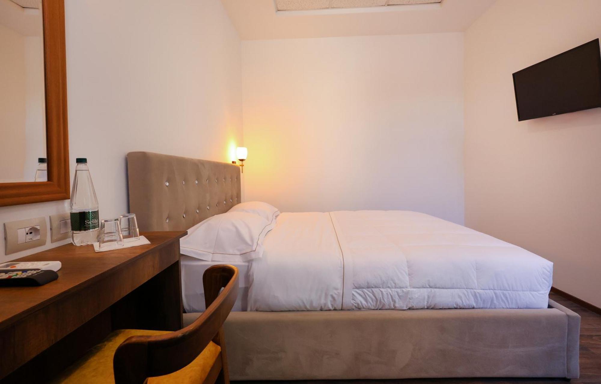 Hotel Republika Berat Extérieur photo