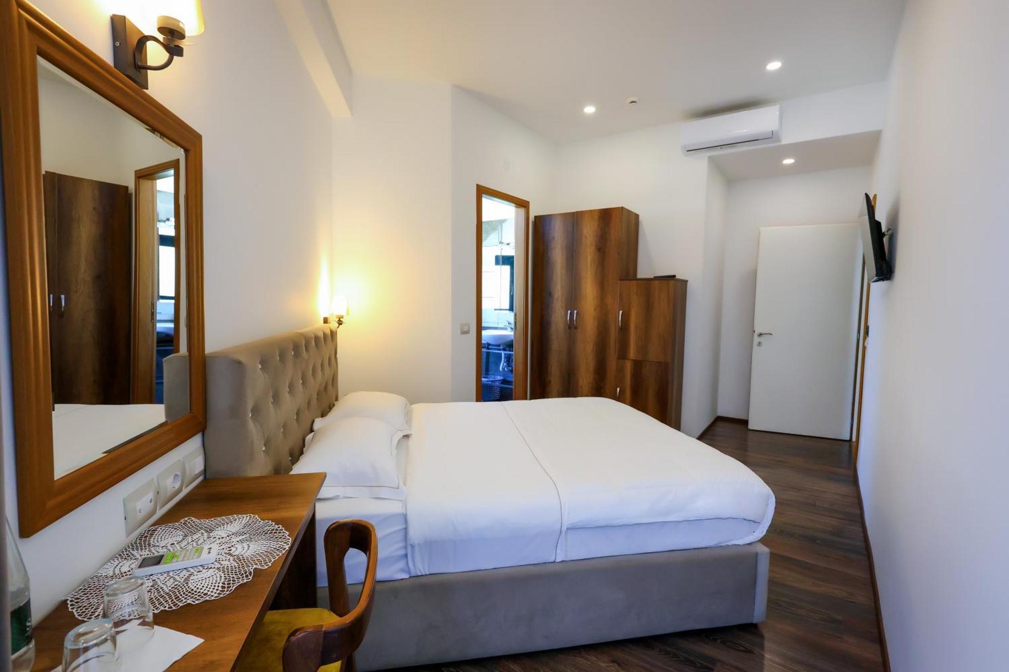 Hotel Republika Berat Extérieur photo