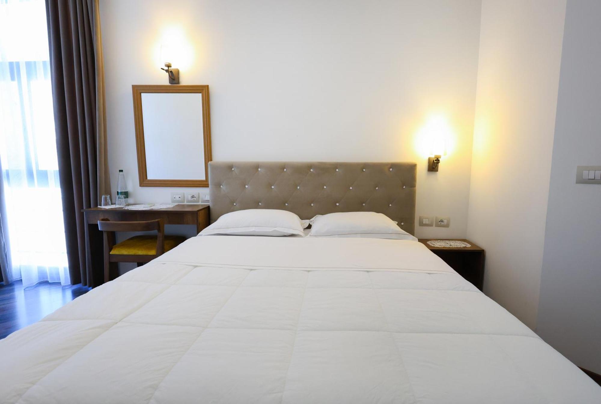 Hotel Republika Berat Extérieur photo
