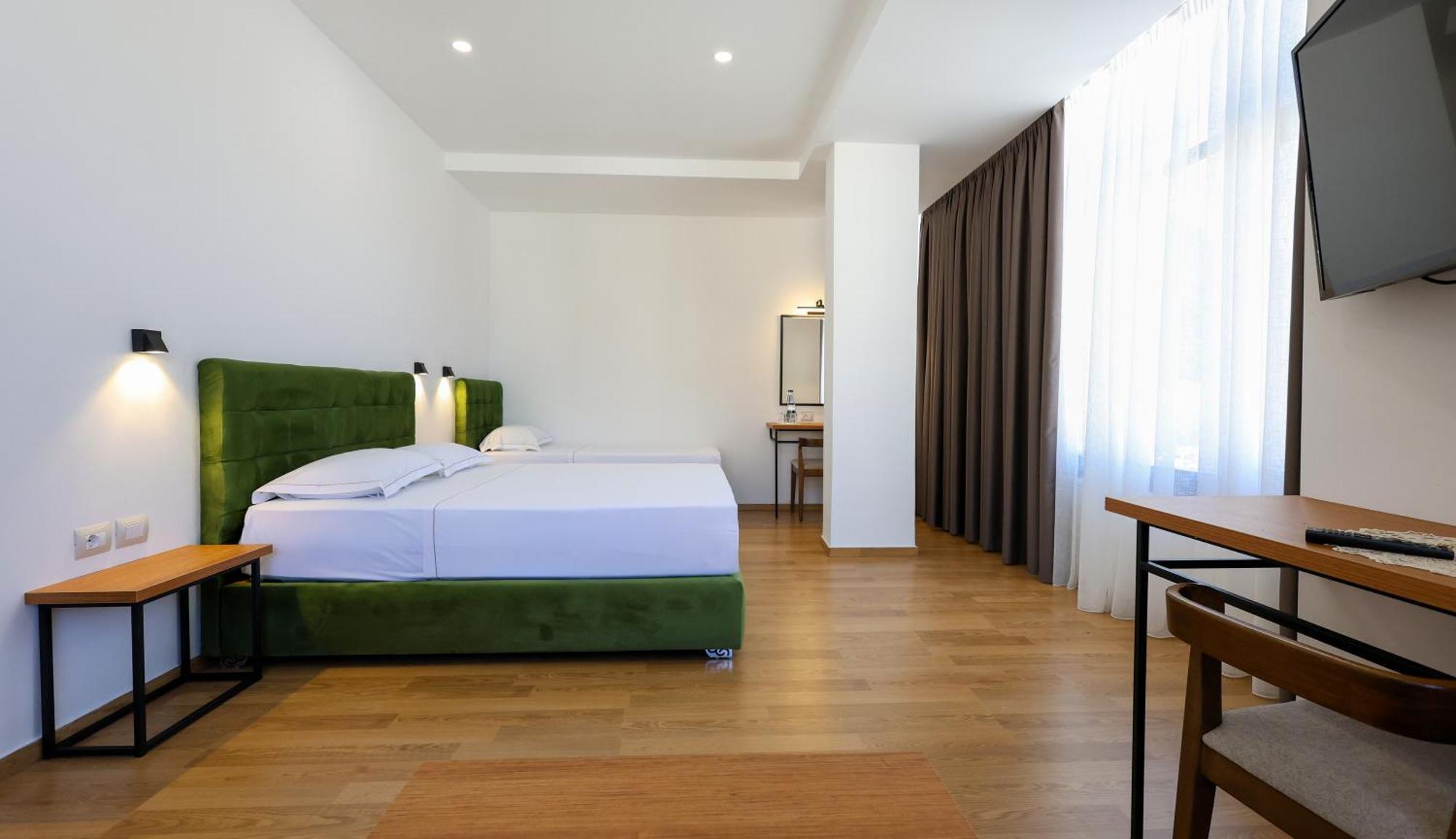 Hotel Republika Berat Extérieur photo