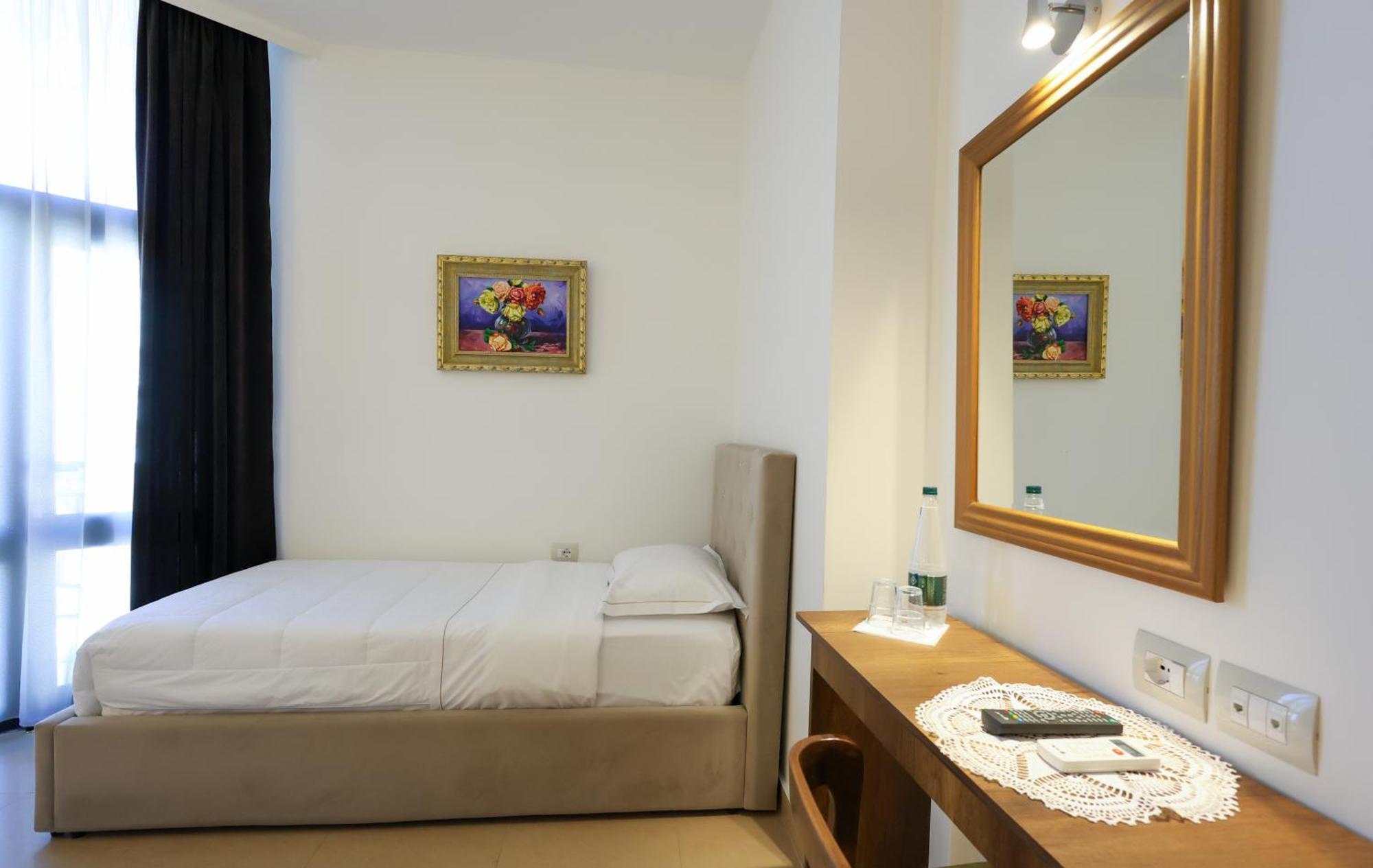 Hotel Republika Berat Extérieur photo