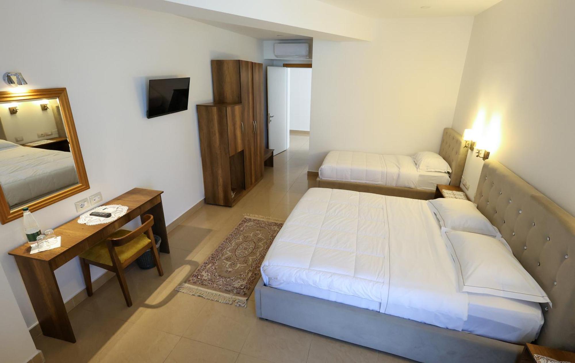 Hotel Republika Berat Extérieur photo