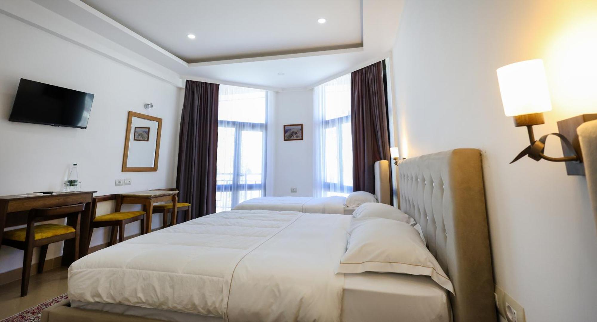 Hotel Republika Berat Extérieur photo