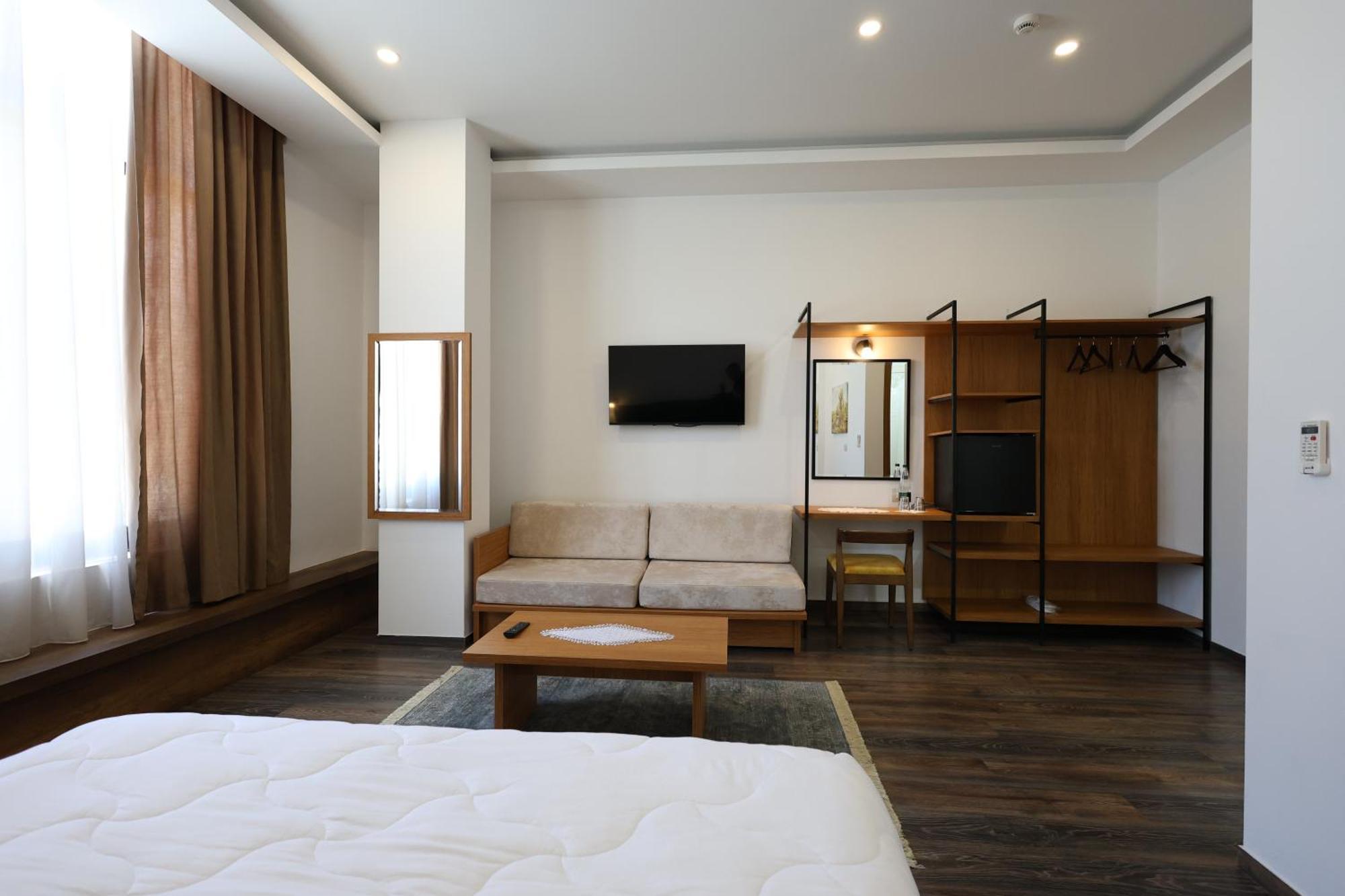 Hotel Republika Berat Extérieur photo