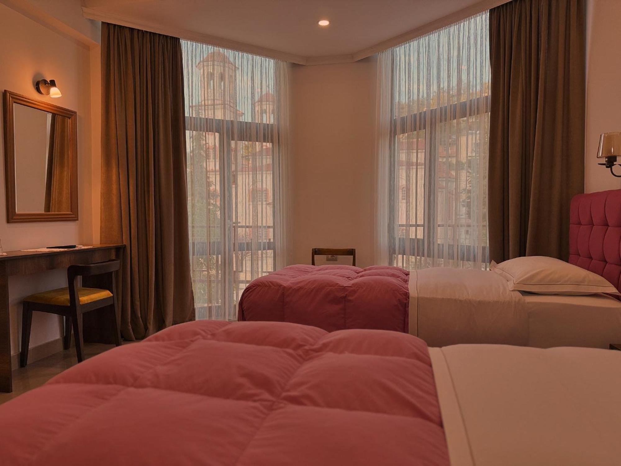 Hotel Republika Berat Extérieur photo