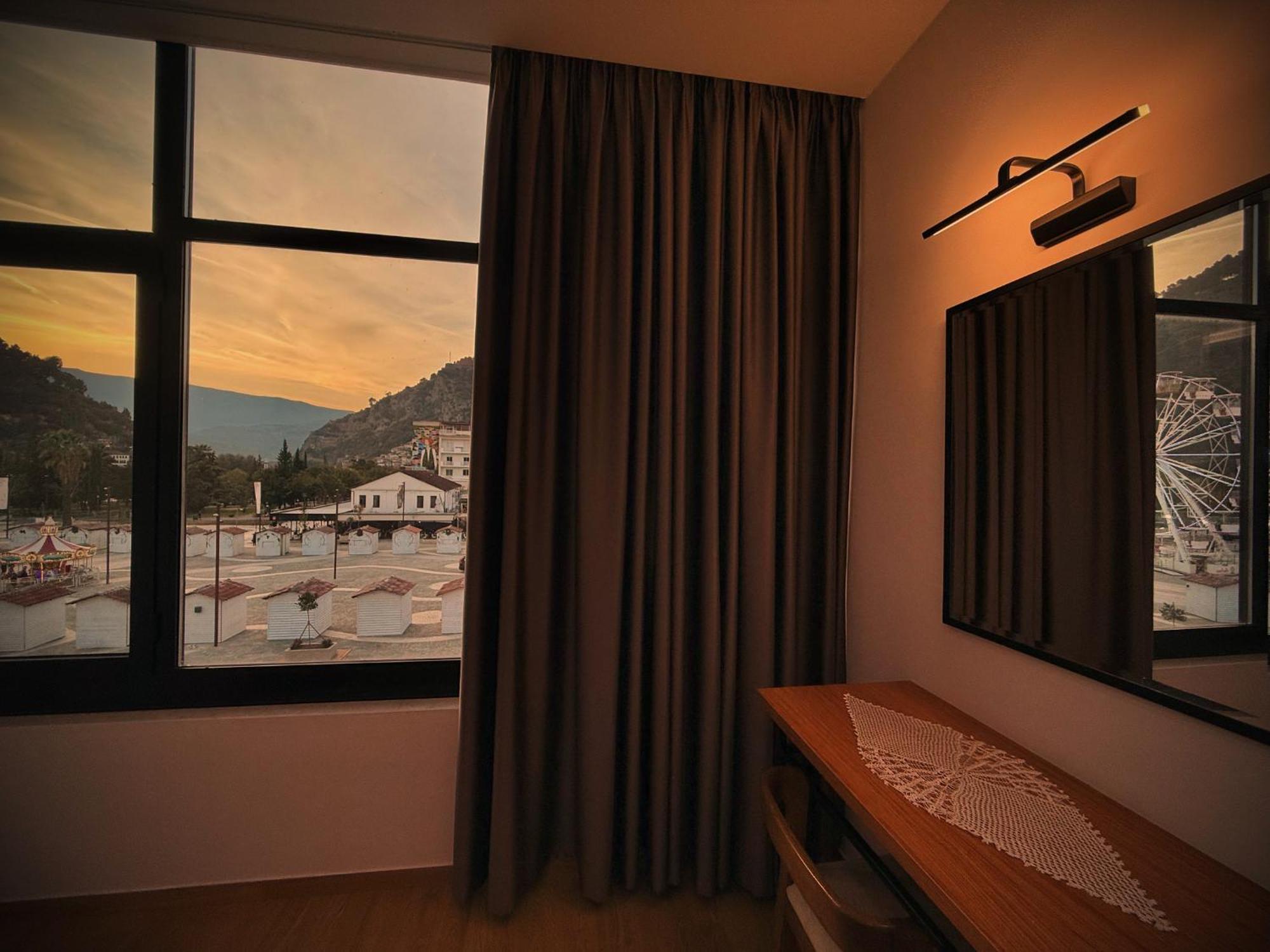 Hotel Republika Berat Extérieur photo