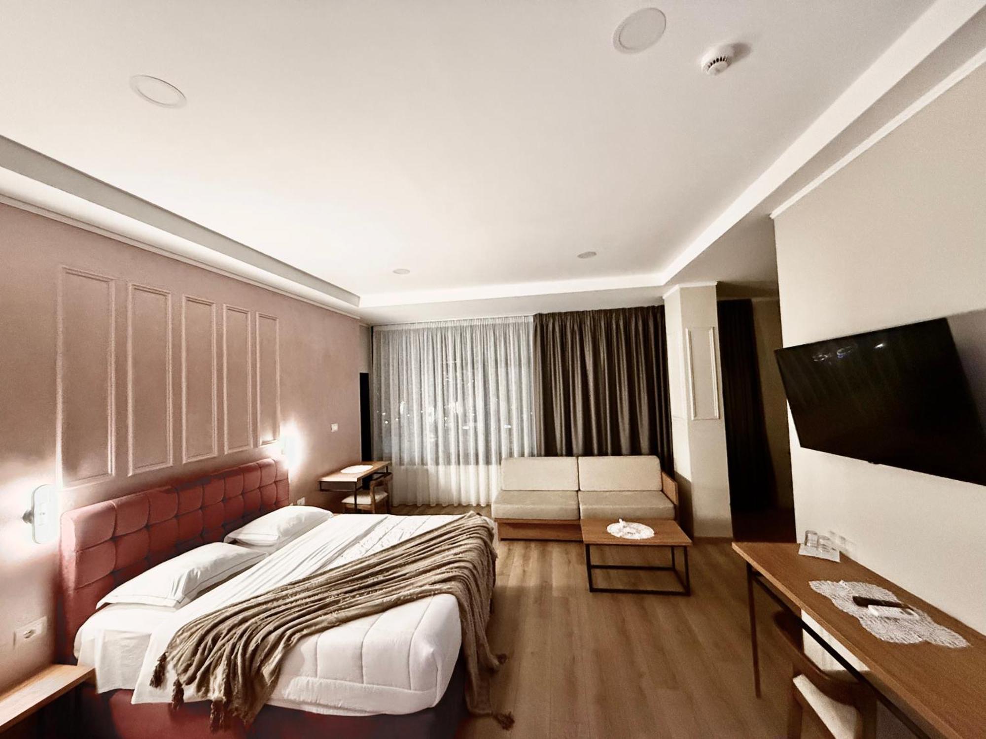 Hotel Republika Berat Extérieur photo
